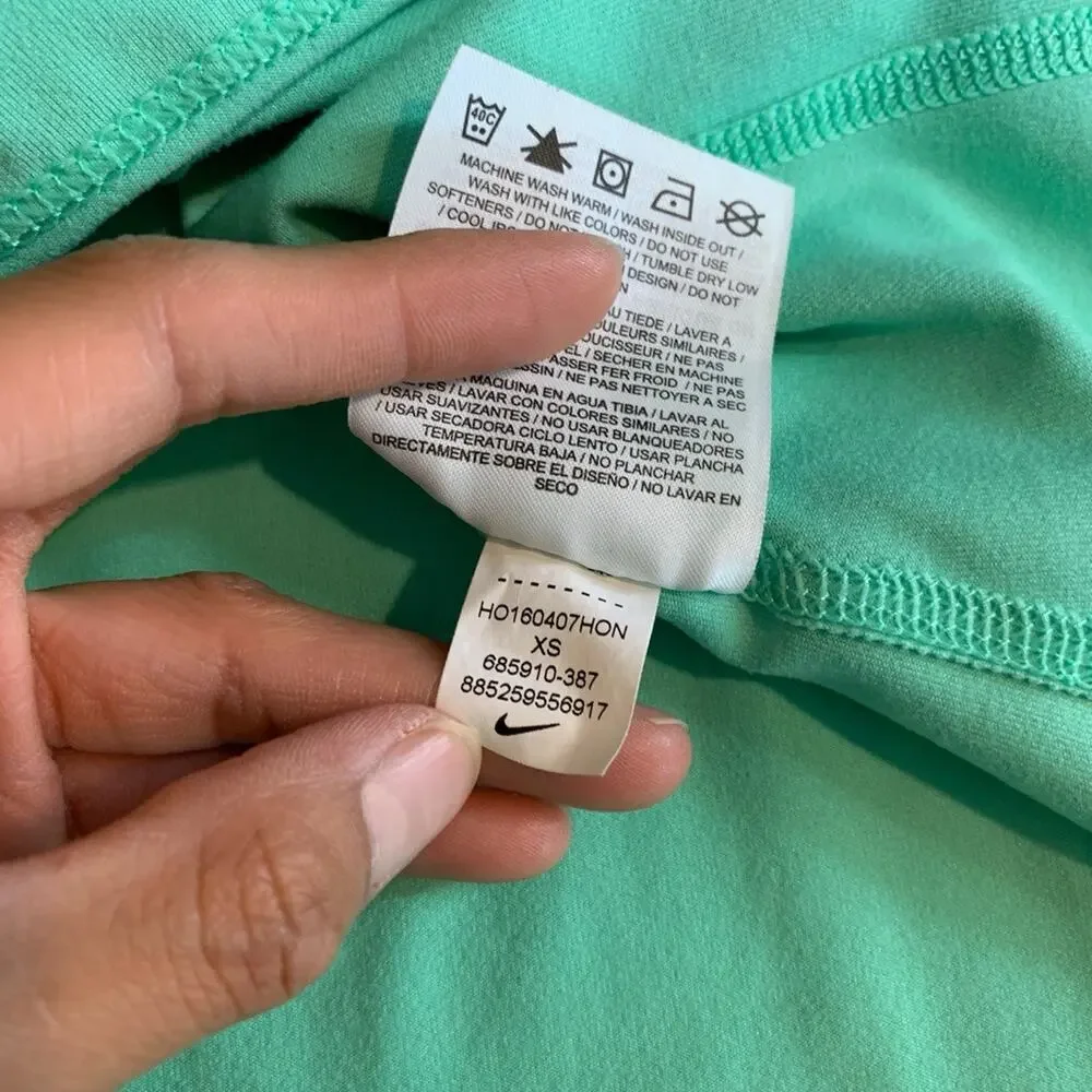 Nike Top Womens XS Extra Small Pistachio Dri Fit Element Running Half Zip *READ